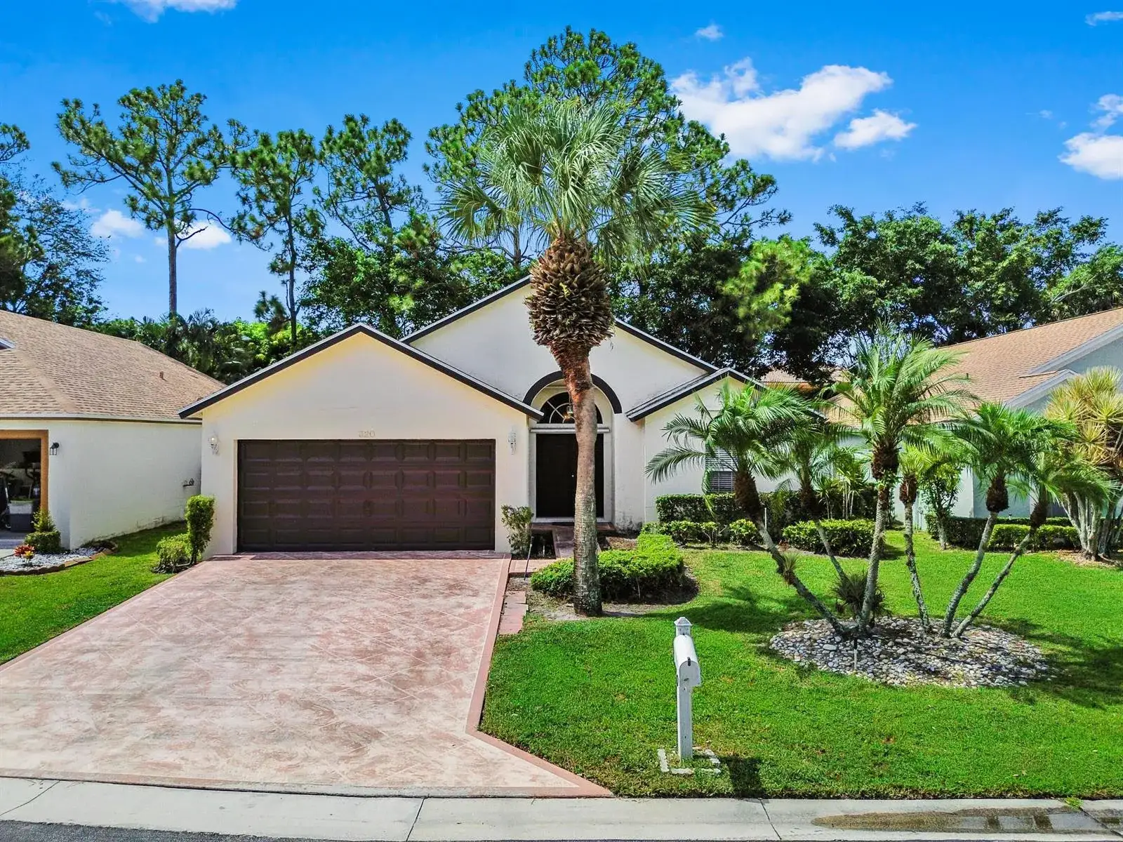 3 bedroom 2 bath Residential for sale at 320 Hammocks Trail, FL 33413