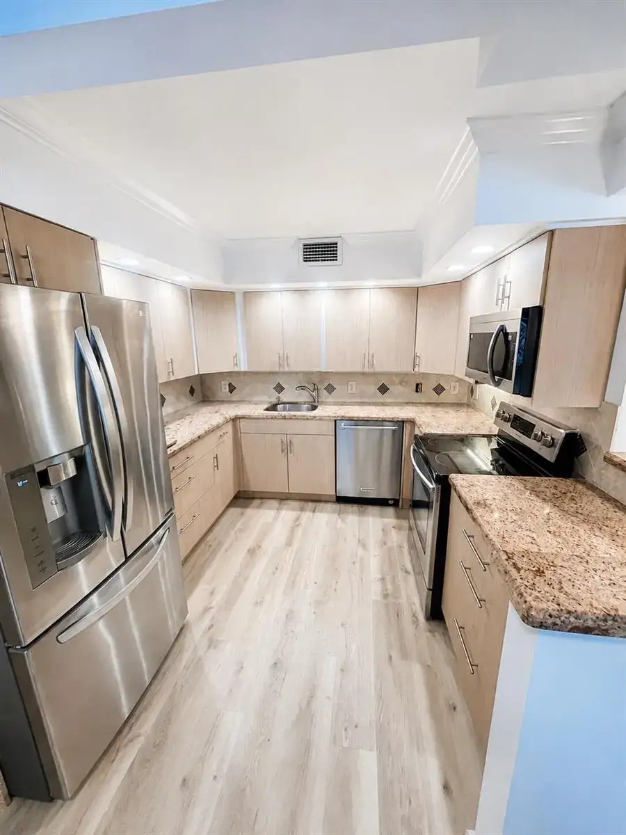 2 bedroom 2 bath Residential for sale at 2035 LINCOLN B, Boca Raton FL 33434