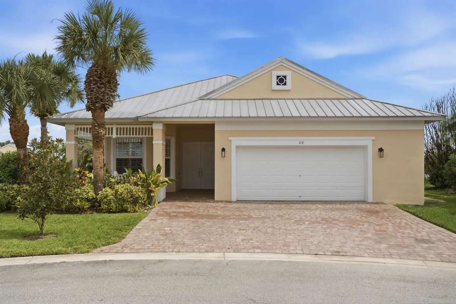 3 bedroom 3 bath Residential for sale at 116 NW Summerville Court, FL 34986