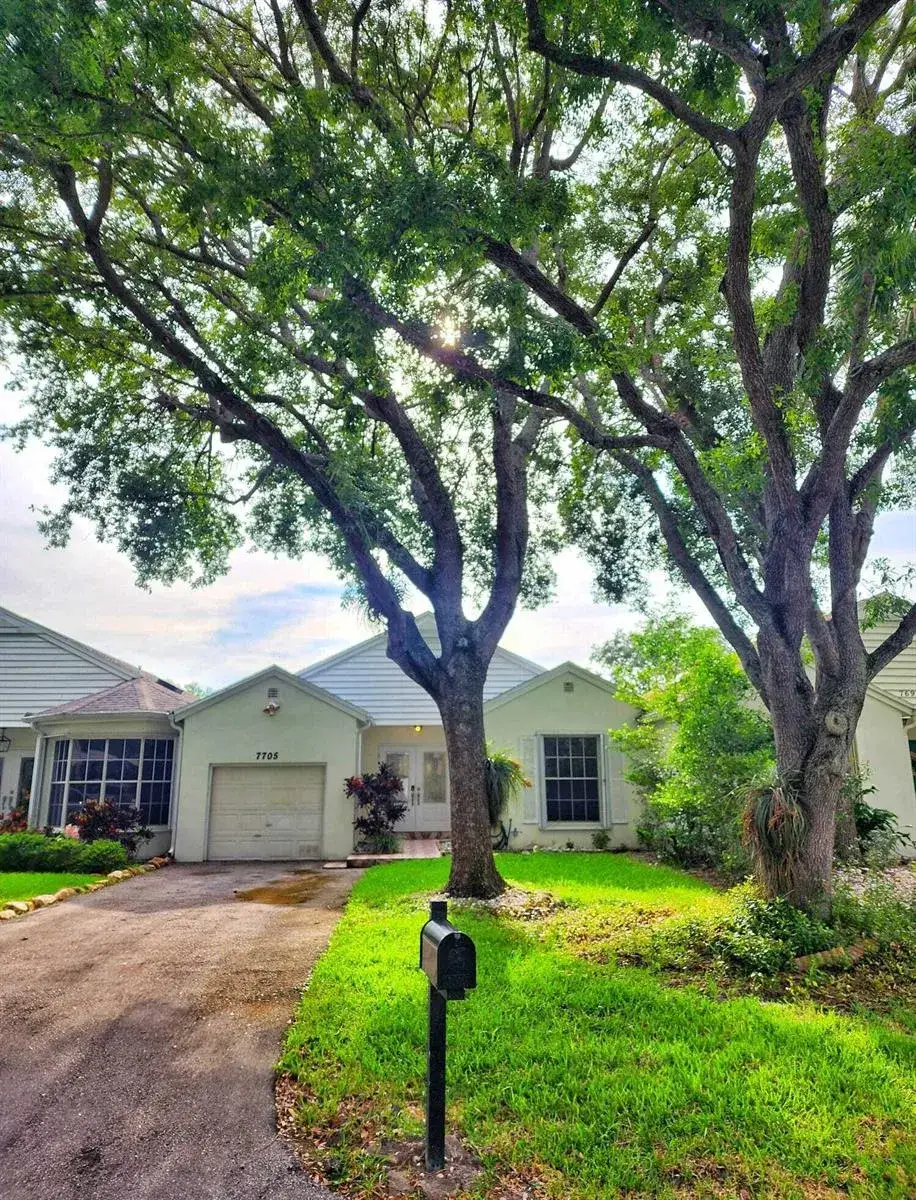 3 bedroom 2 bath Residential Lease for rent at 7705 FOREST GREEN Lane, Boynton Beach FL 33436