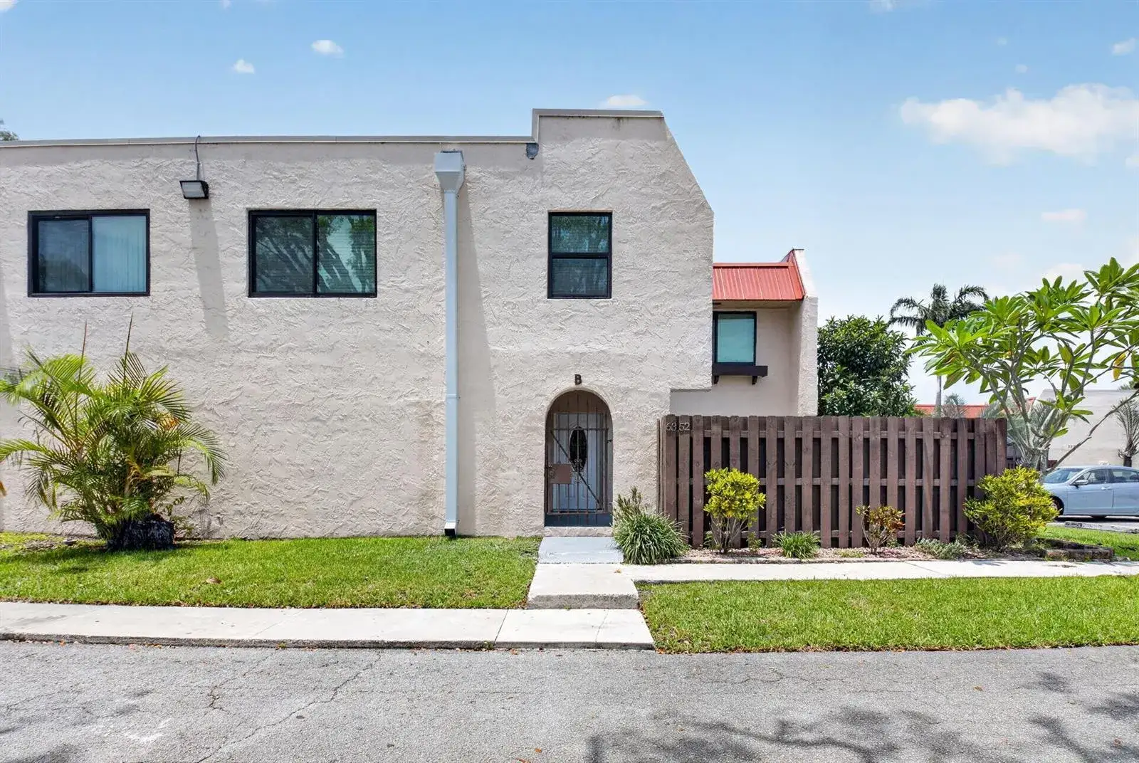 3 bedroom 2 bath Residential for sale at 6352 SEVEN SPRINGS Boulevard # B, FL 33463