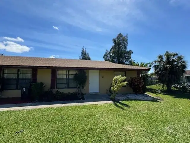 2 bedroom 1 bath Residential Lease for rent at 4355 Royal Banyan Way # 20, FL 33461
