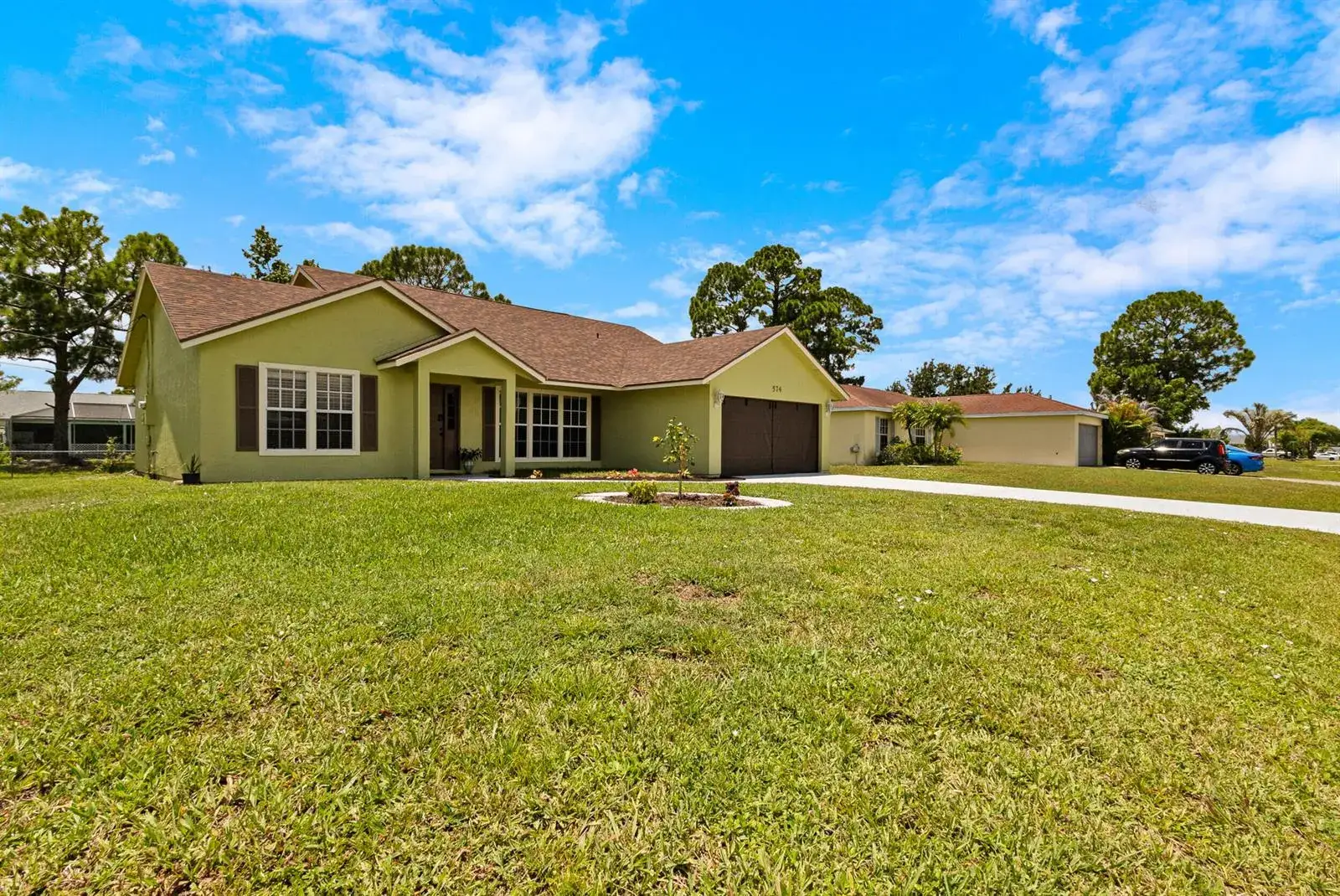 3 bedroom 2 bath Residential for sale at 574 SW Fairview Avenue, FL 34983