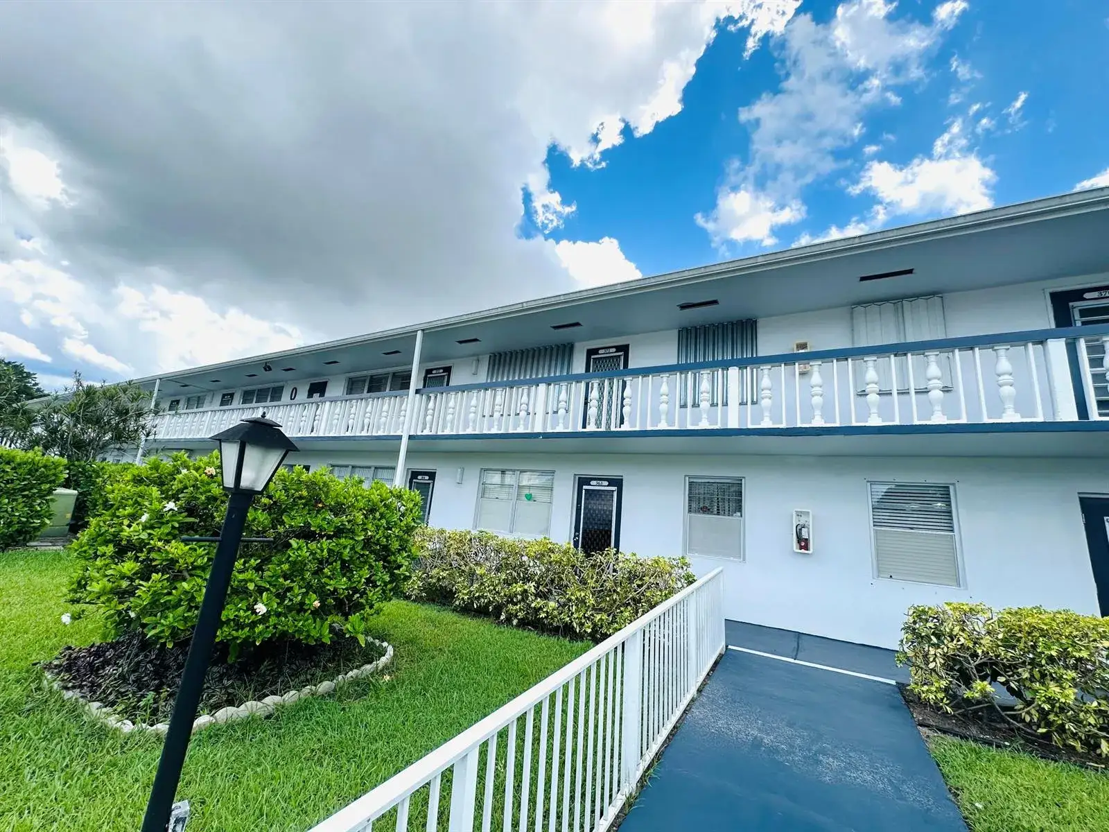 2 bedroom 1 bath Residential for sale at 371 Markham Q, Deerfield Beach FL 33442
