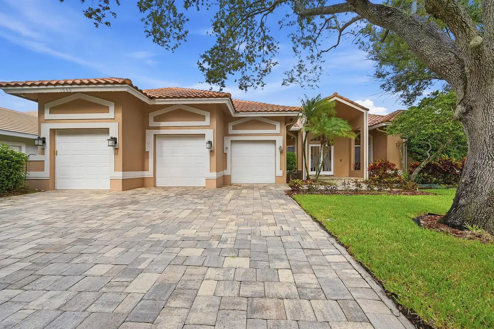 5 bedroom 4 bath Residential for sale at 1960 HARTFORD Way, Coral Springs FL 33071