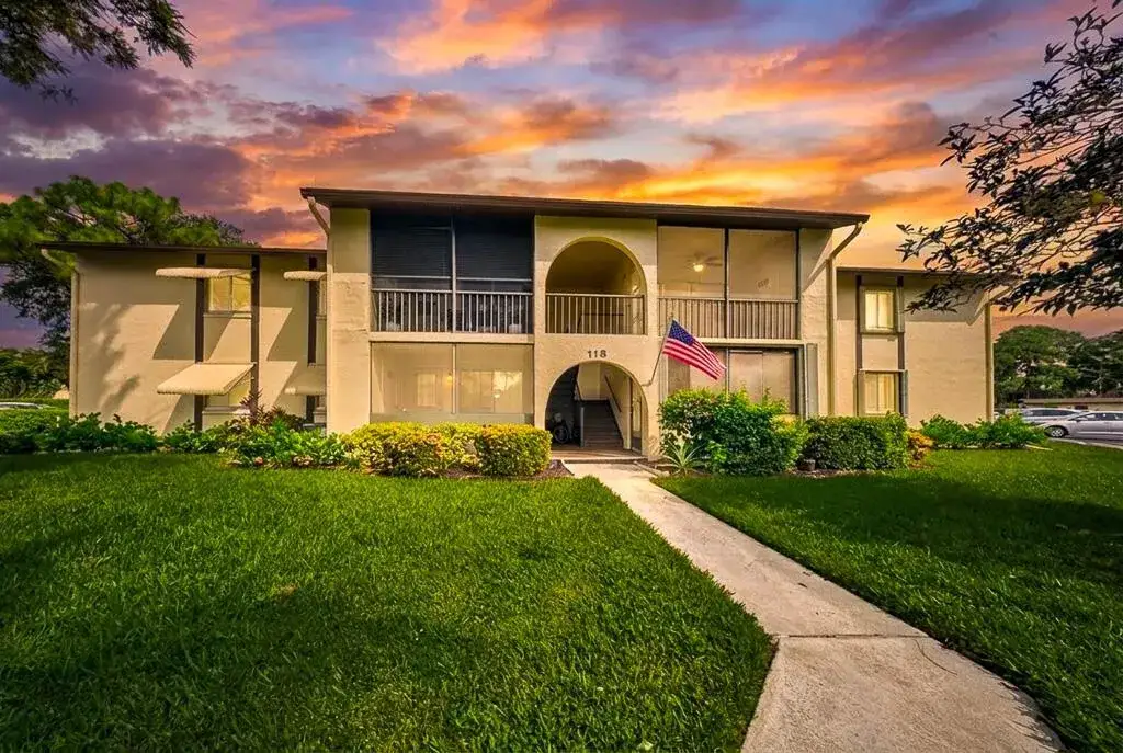 2 bedroom 1 bath Residential for sale at 118 Lake Pine Circle # 2, FL 33463