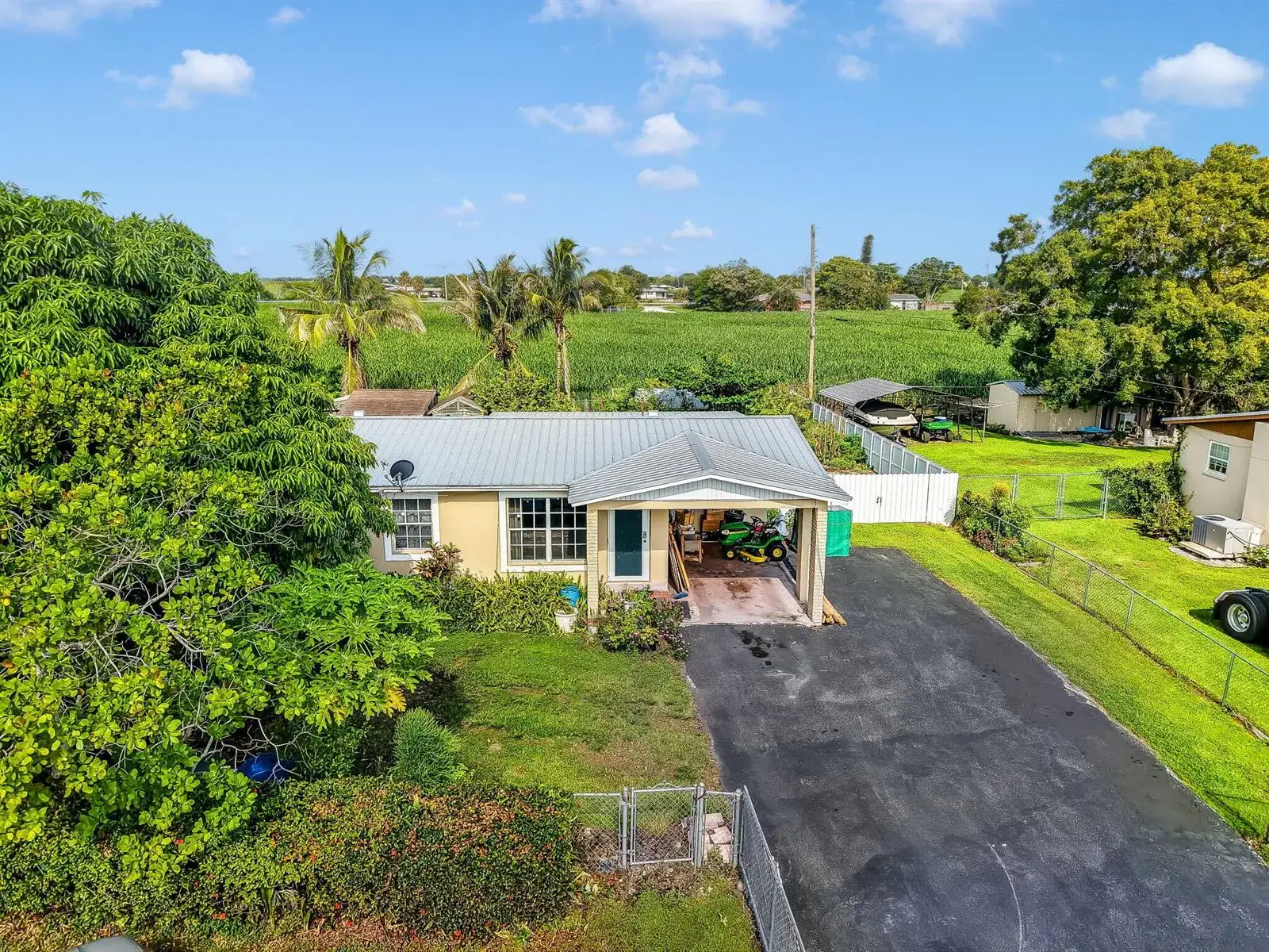 1048 WHITAKER Road, Belle Glade FL 33430