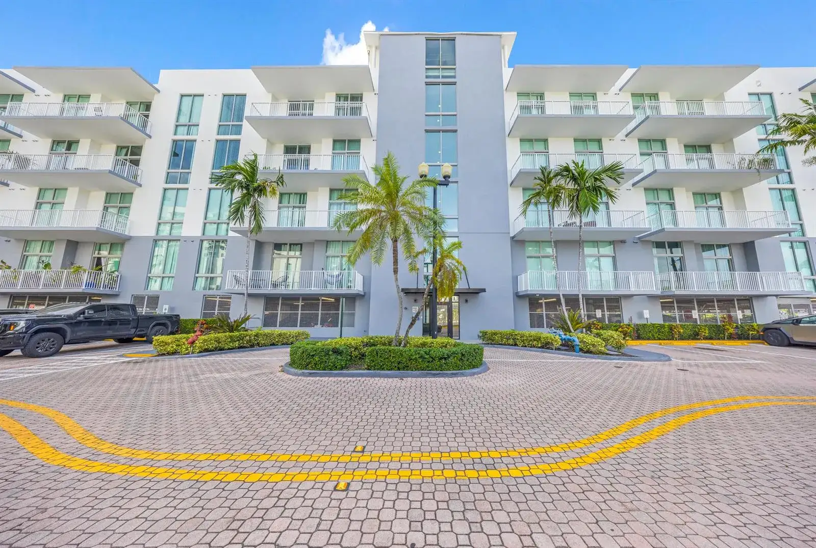 2 bedroom 2 bath Residential for sale at 2100 VAN BUREN Street # 206, Hollywood FL 33020