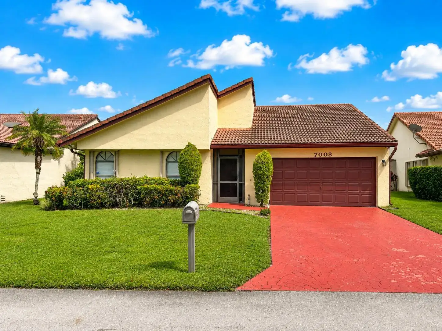 3 bedroom 3 bath Residential for sale at 7003 GOLF POINTE Circle, Tamarac FL 33321