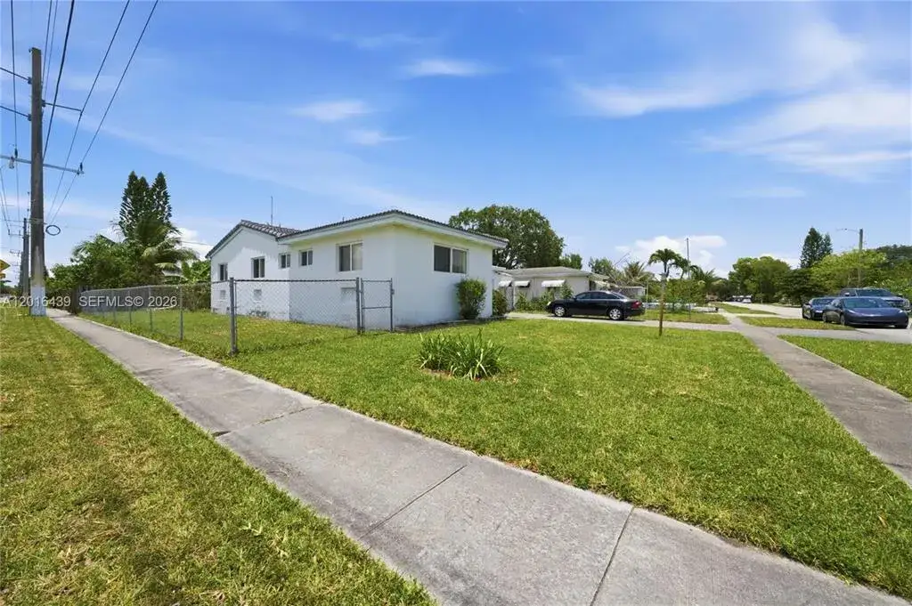 3 bedroom 2 bath Residential for sale at 2300 N 57th Terrace, Hollywood FL 33021