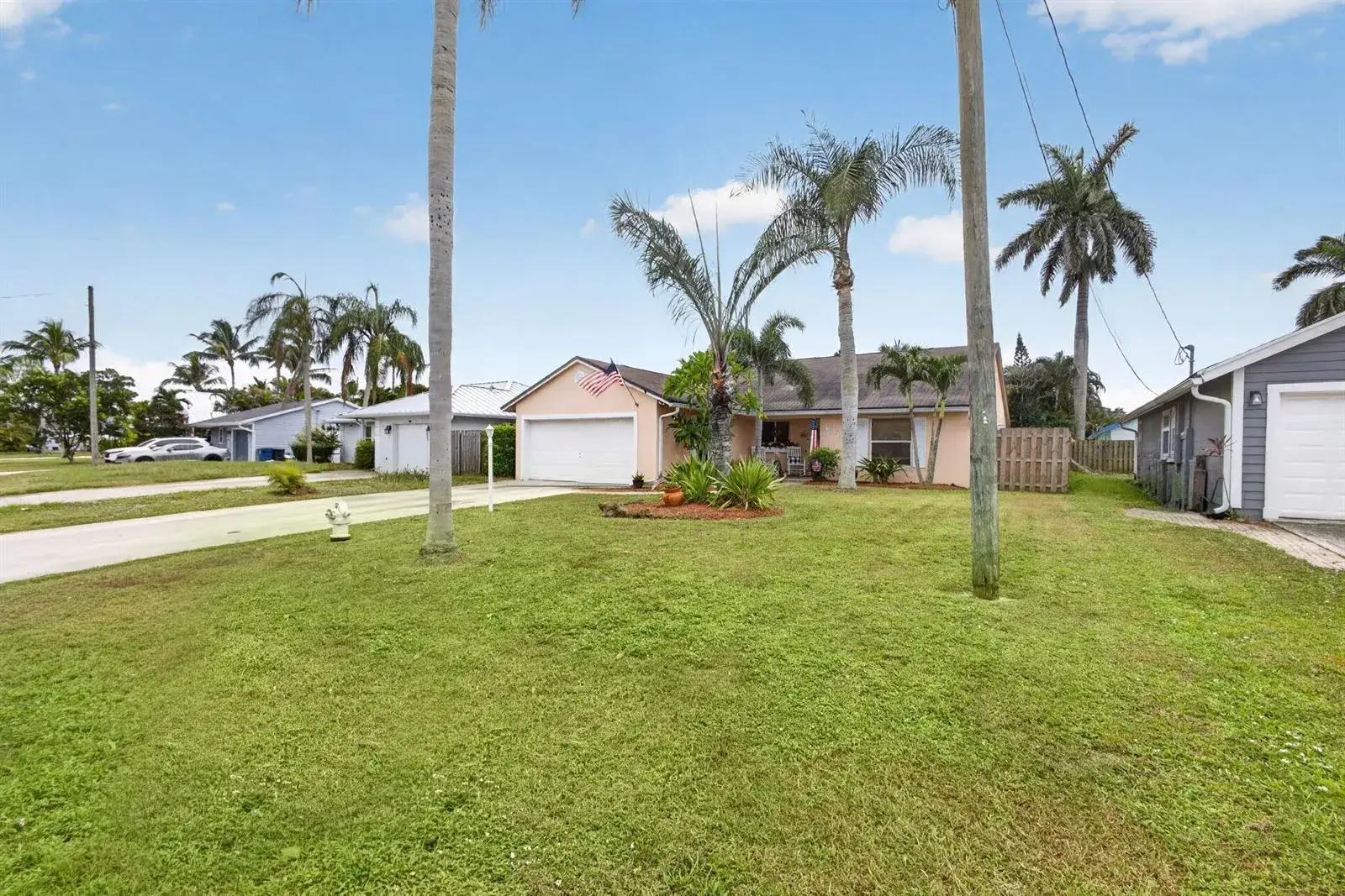 2 bath Residential for sale at 6312 MULLIN Street, Jupiter FL 33458