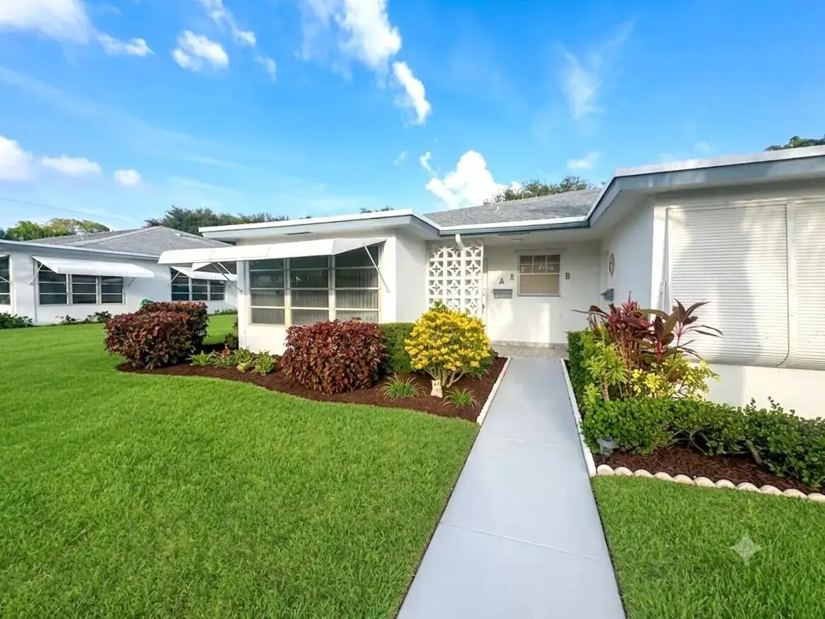 2 bedroom 2 bath Residential Lease for rent at 1202 S DRIVE Circle # A, Delray Beach FL 33445