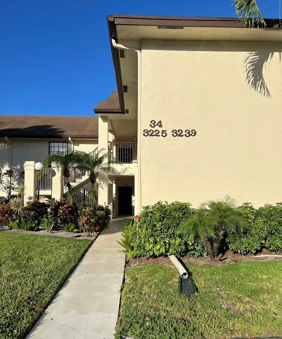 2 bedroom 2 bath Residential for sale at 3237 Jog Park Drive, FL 33467