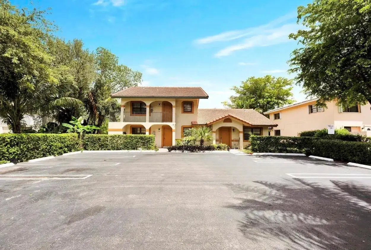 2 bedroom 2 bath Residential Lease for rent at 11665 NW 45th Street # 11665, Coral Springs FL 33065