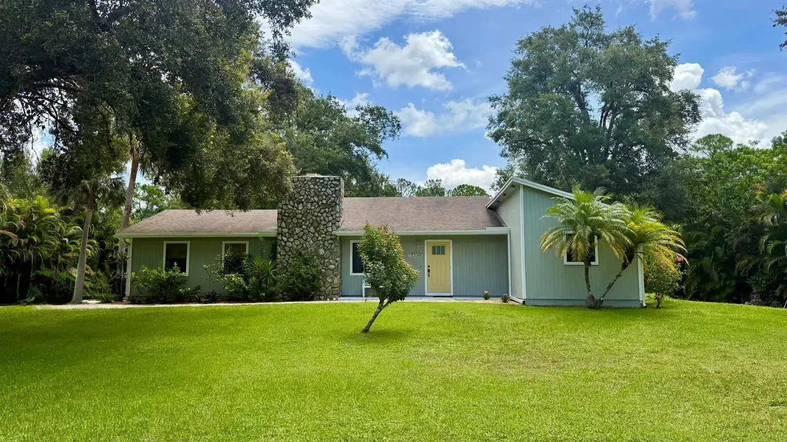 3 bedroom 2 bath Residential for sale at 17644 ALEXANDER Run, FL 33478