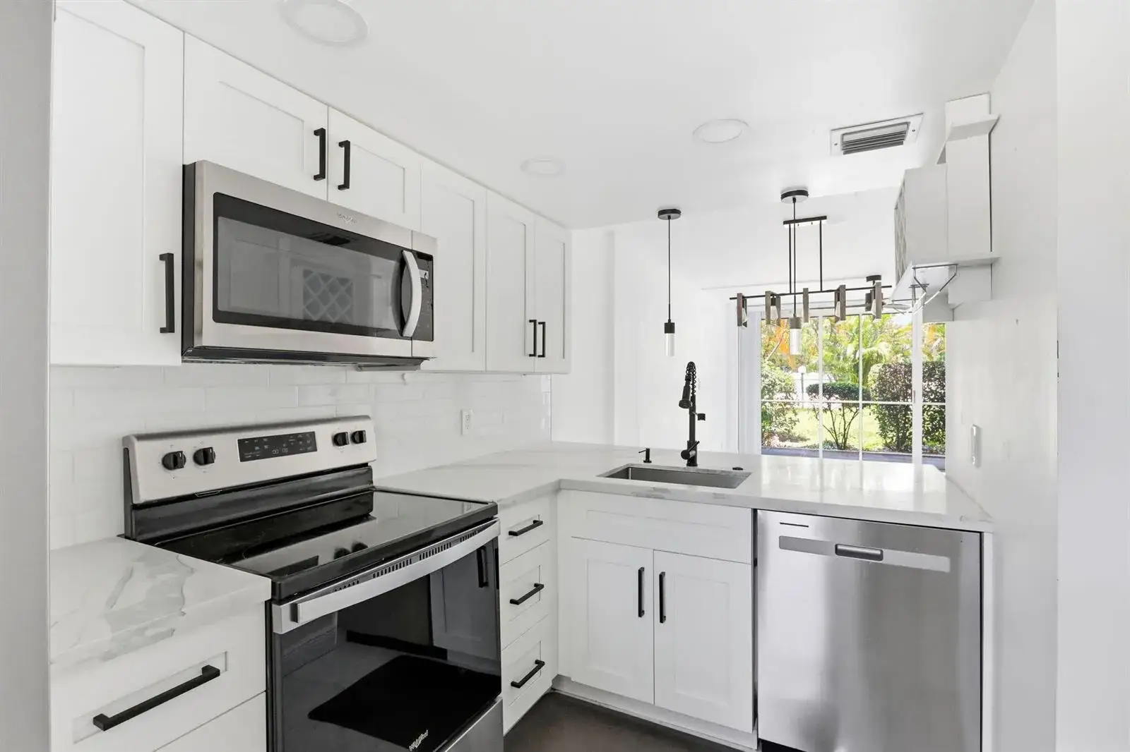 118 Royal Park Drive # 1B, Oakland Park FL 33309
