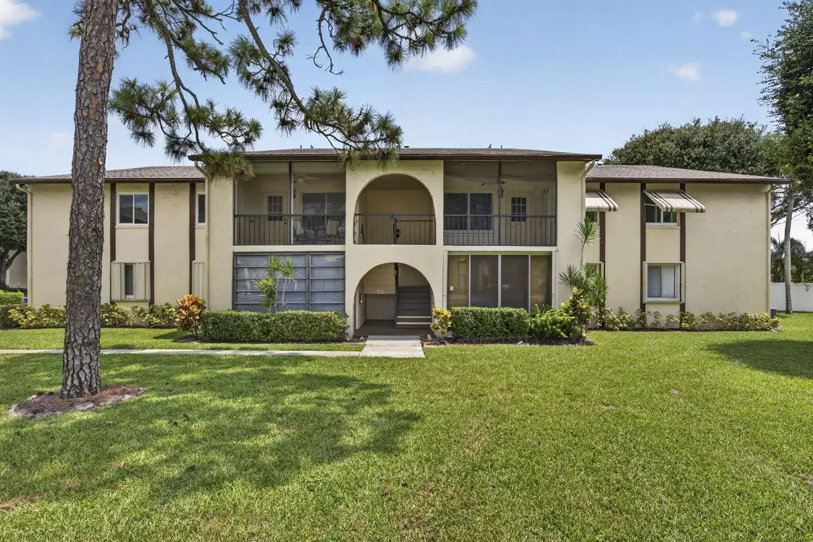 2 bedroom 1 bath Residential for sale at 3625 LA AIRES Court # 1, FL 33463