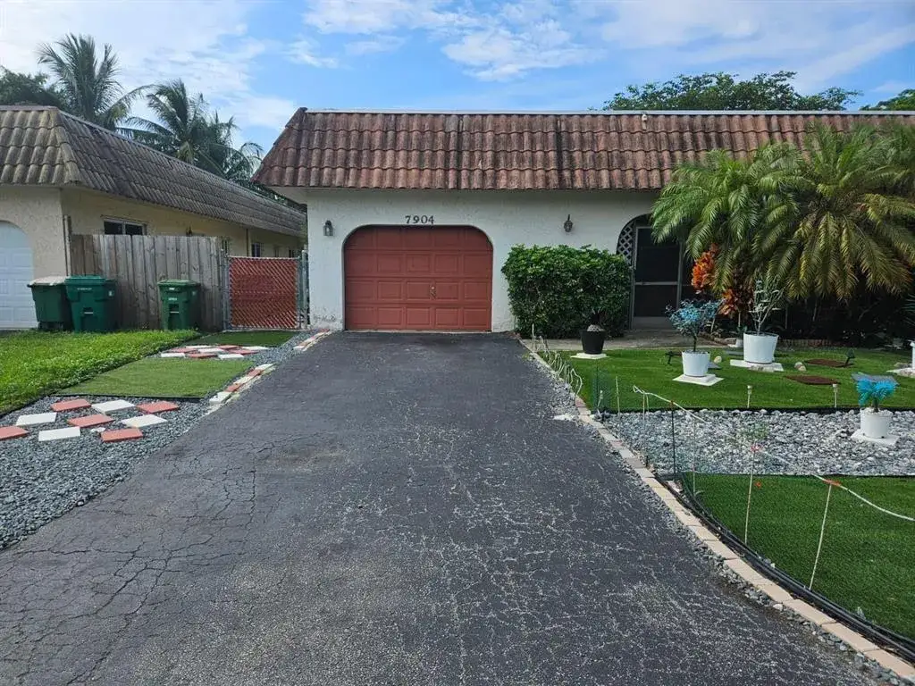 2 bedroom 2 bath Residential Lease for rent at 7904 NW 70th Court # 1, Tamarac FL 33321