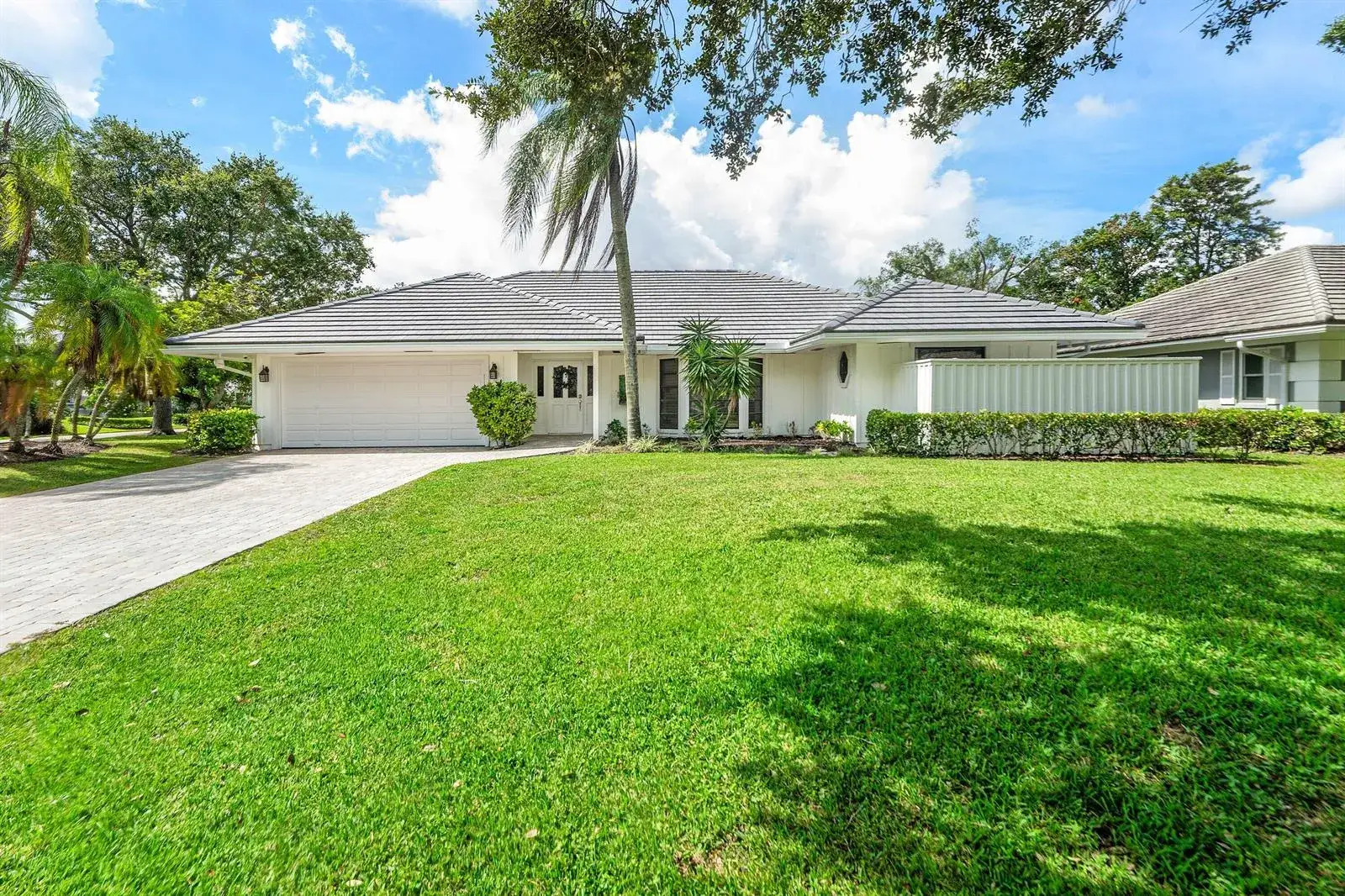 4 bedroom 2 bath Residential for sale at 13 St Giles Road, Palm Beach Gardens FL 33418