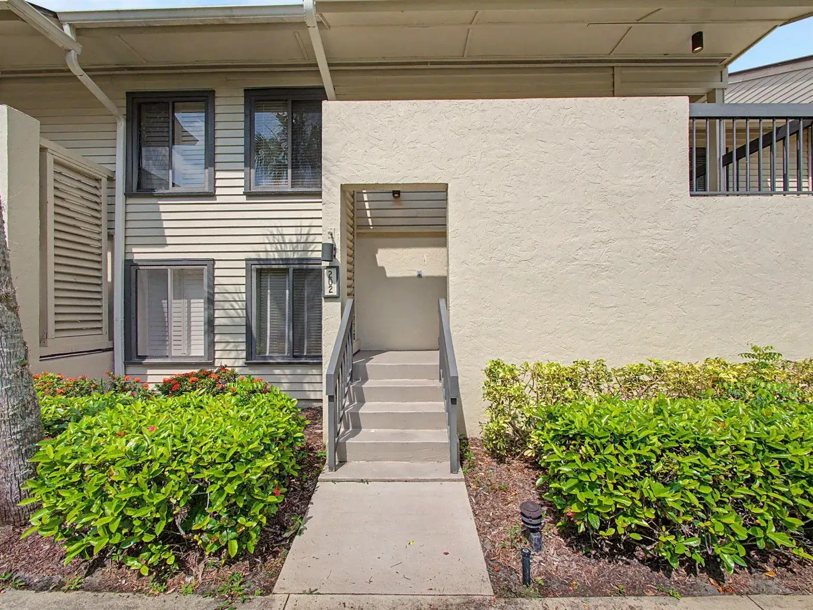 2 bedroom 2 bath Residential for sale at 5132 SE CLUB Way # 202, Stuart FL 34997