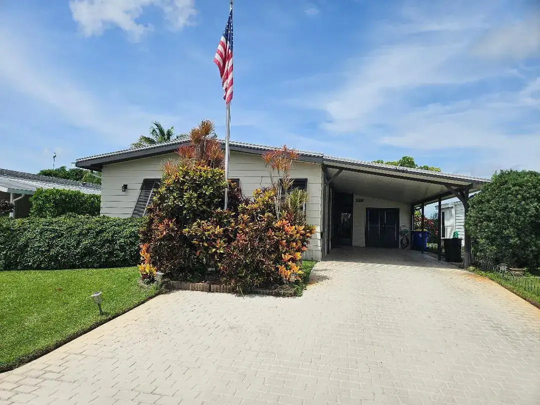 2 bedroom 2 bath Residential for sale at 7680 SE Shenandoah Drive, Hobe Sound FL 33455