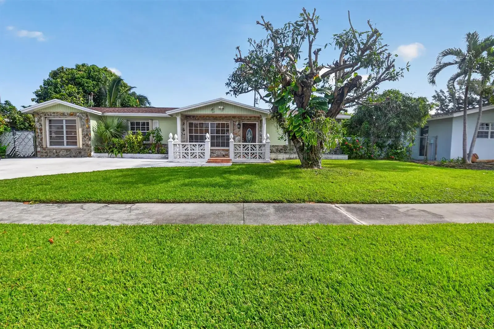 4 bedroom 2 bath Residential for sale at 1826 16TH Avenue N, FL 33460