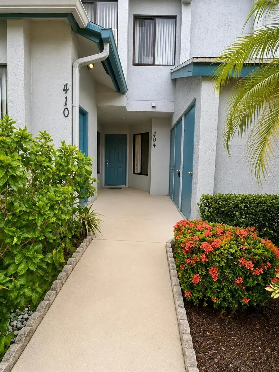 2 bedroom 2 bath Residential for sale at 404 HARBOUR POINTE Way, FL 33413