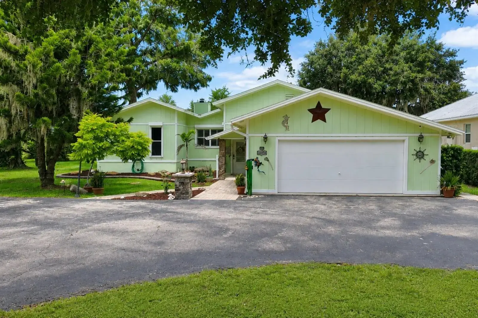 4 bedroom 3 bath Residential for sale at 10038 Us Highway 441 SE, Okeechobee FL 34974