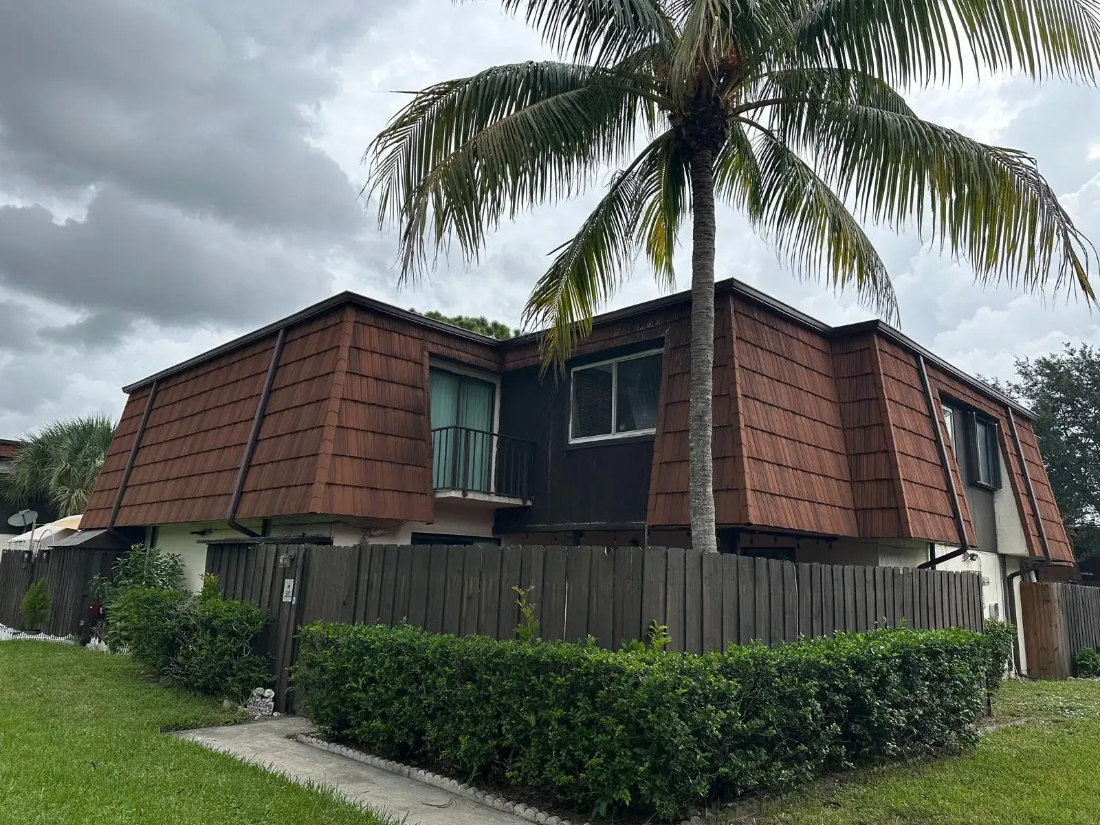 3 bedroom 2 bath Residential for sale at 2100 WHITE PINE Circle # D, FL 33415