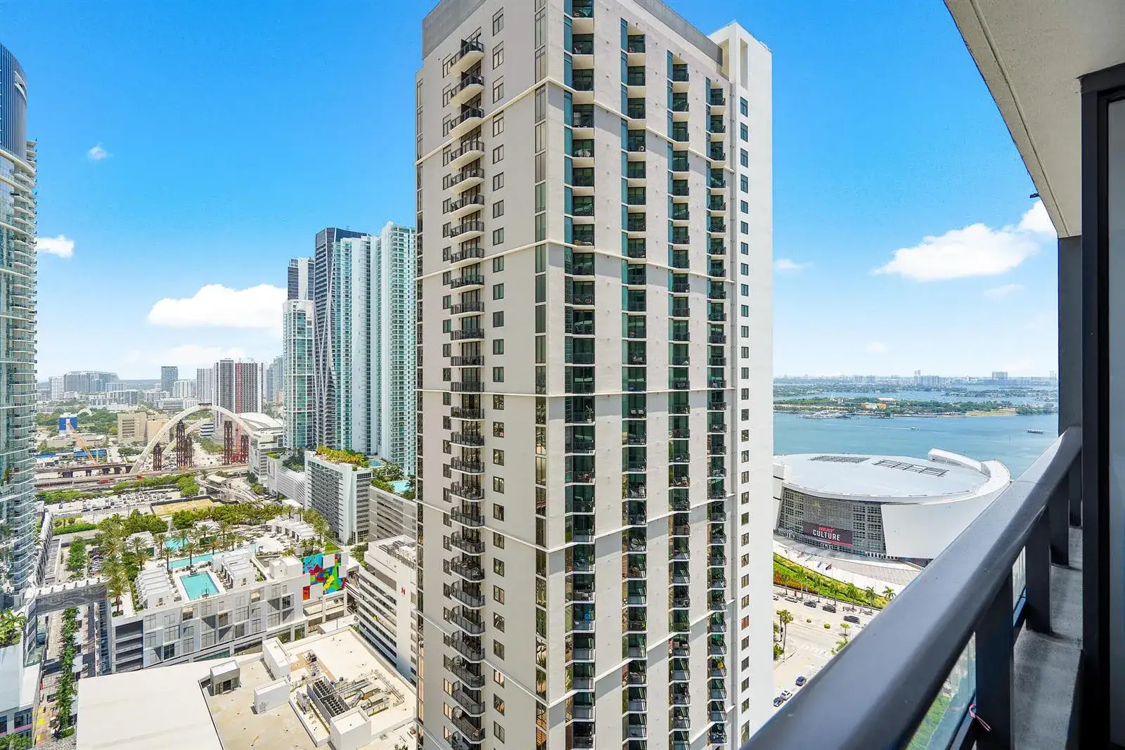 1 bedroom 1 bath Residential Lease for rent at 601 NE 1st Avenue # 2809, Miami FL 33132