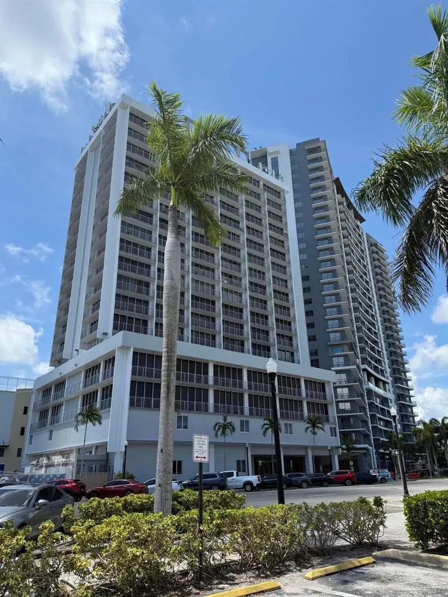 2 bedroom 2 bath Residential Lease for rent at 1720 HARRISON Street # 10A, Hollywood FL 33020