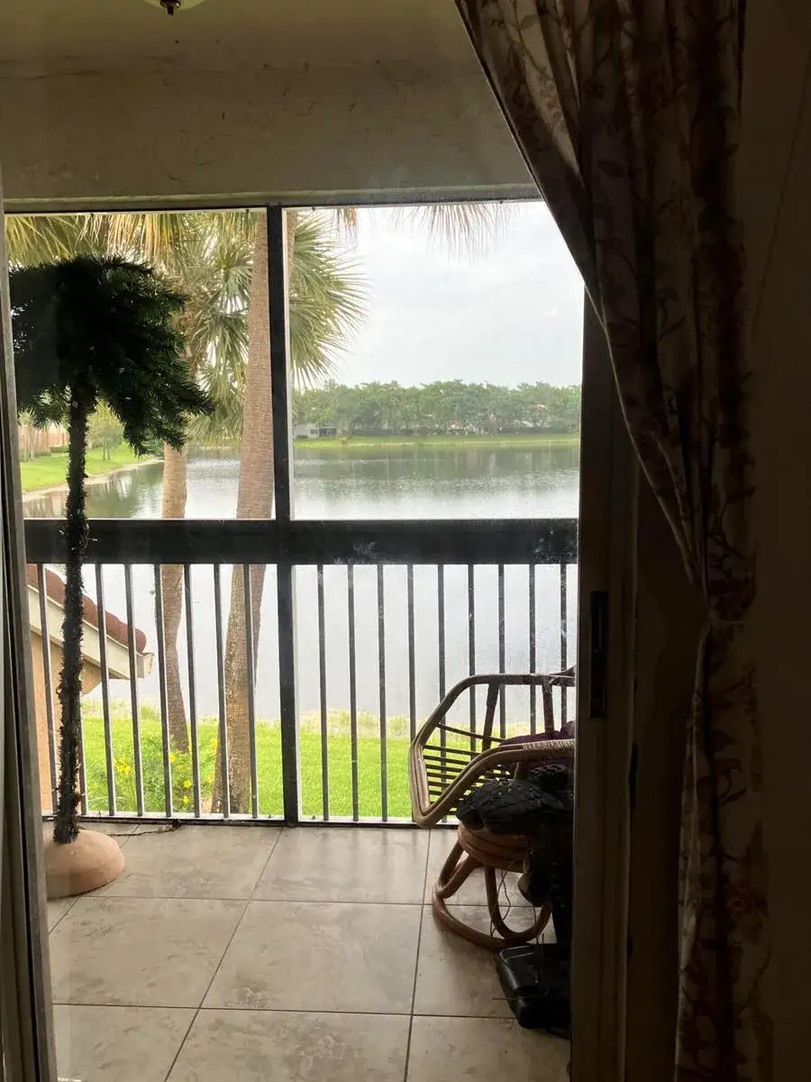 712 NW 92nd Avenue, Plantation FL 33324