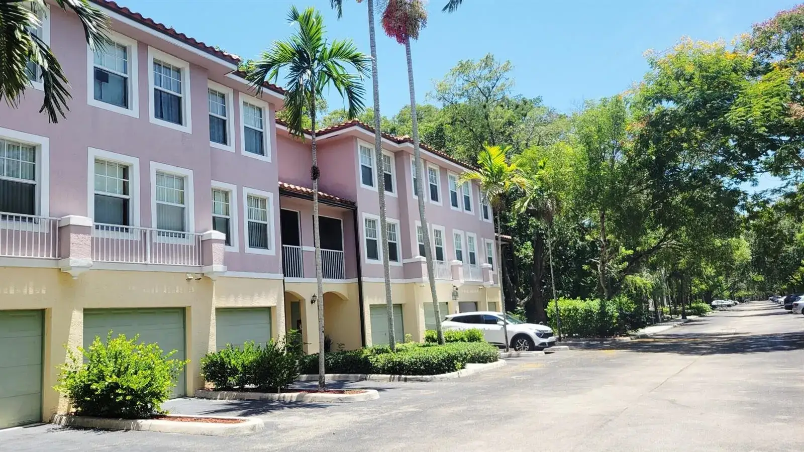 3 bedroom 2 bath Residential for sale at 6920 W Sample Road, Coral Springs FL 33067