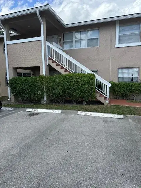 2 bedroom 2 bath Residential Lease for rent at 1004 Twin Lakes Drive, Coral Springs FL 33071