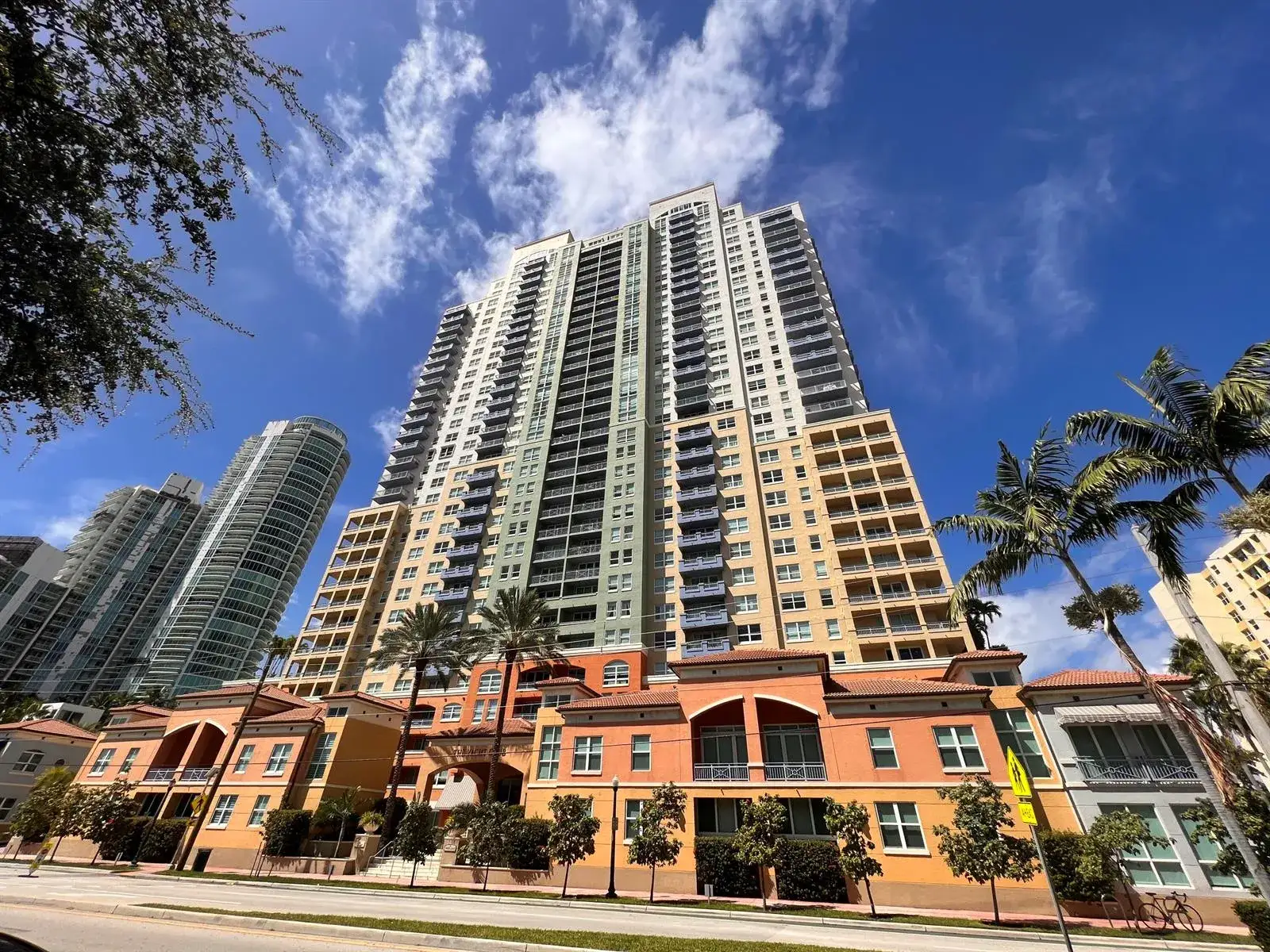 2 bedroom 2 bath Residential for sale at 90 ALTON Road # 2110, Miami Beach FL 33139