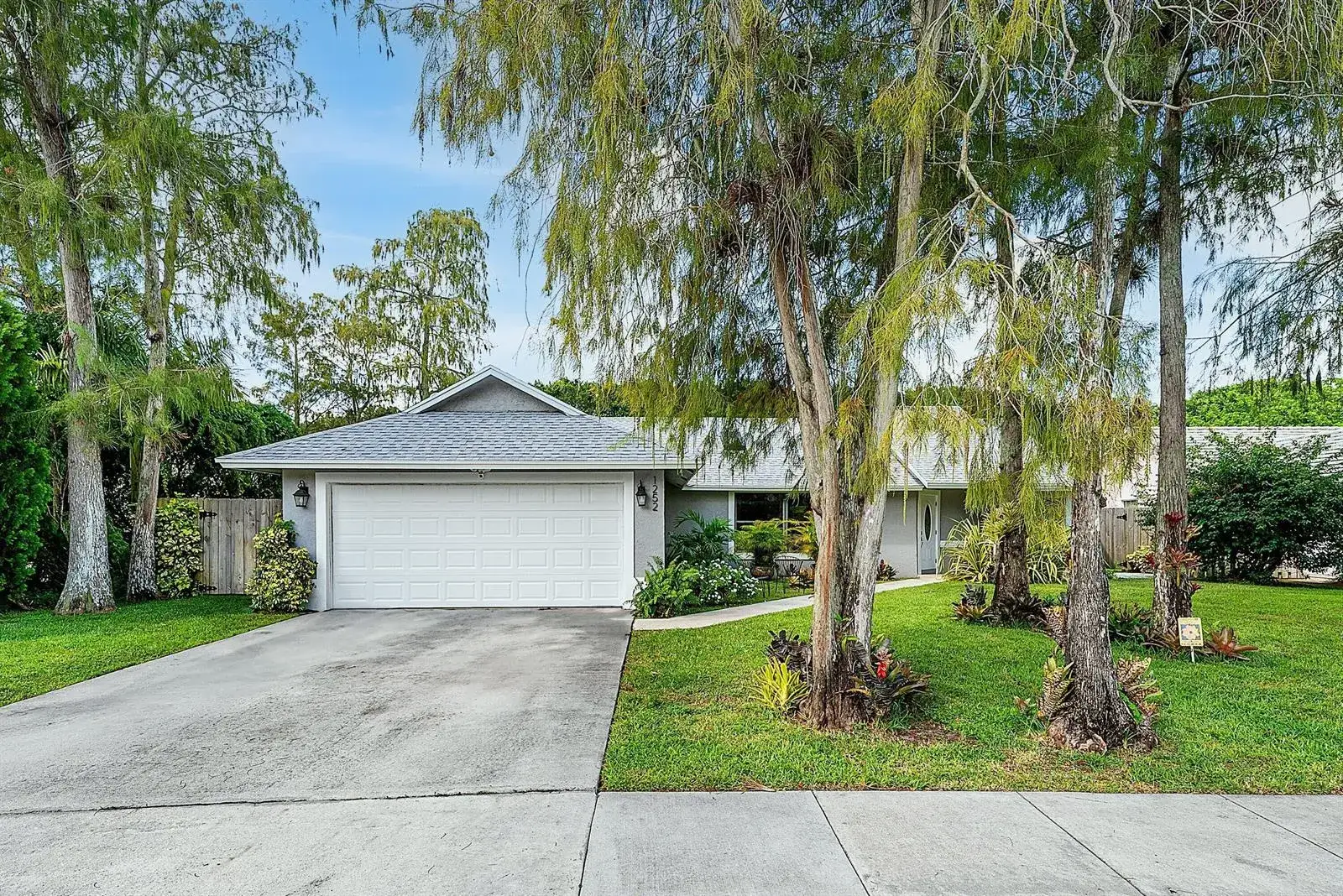 3 bedroom 2 bath Residential Lease for rent at 1252 Raintree Lane, Wellington FL 33414