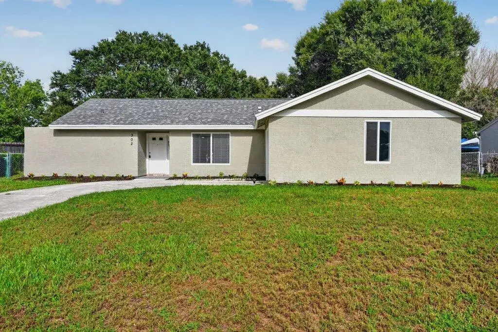 3 bedroom 2 bath Residential for sale at 302 SW Kentwood Road, Port St. Lucie FL 34953