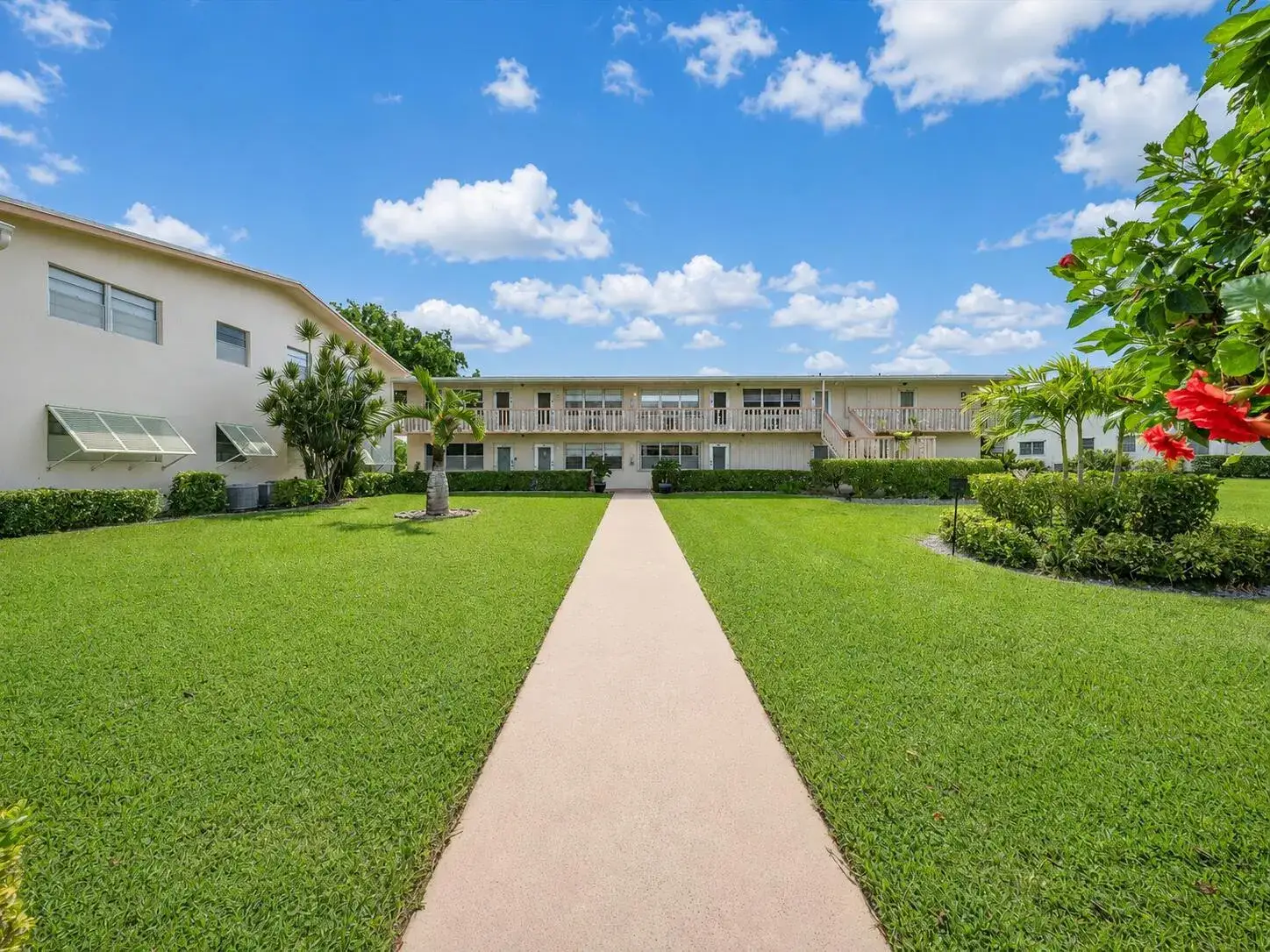 1 bedroom 1 bath Residential for sale at 43 BERKSHIRE B, West Palm Beach FL 33417
