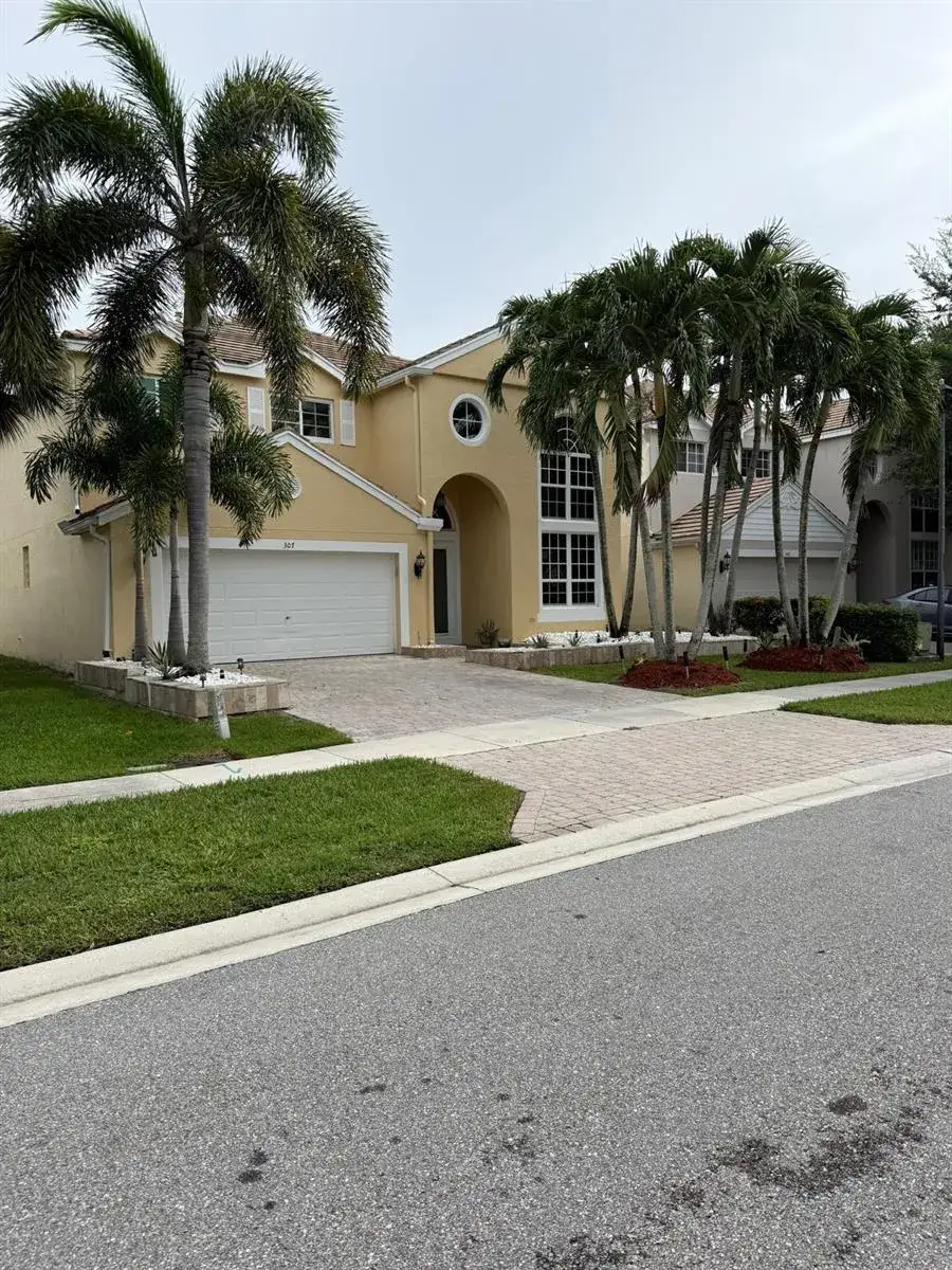 307 BERENGER Walk, Royal Palm Beach FL 33414