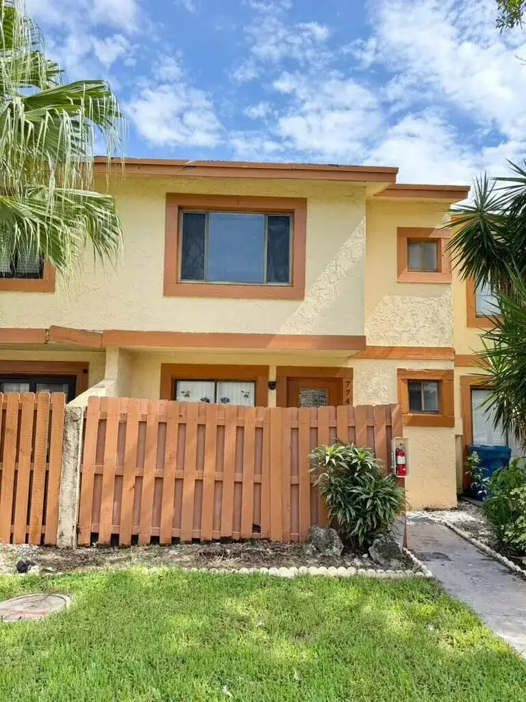 7745 BALBOA Street, Sunrise FL 33351