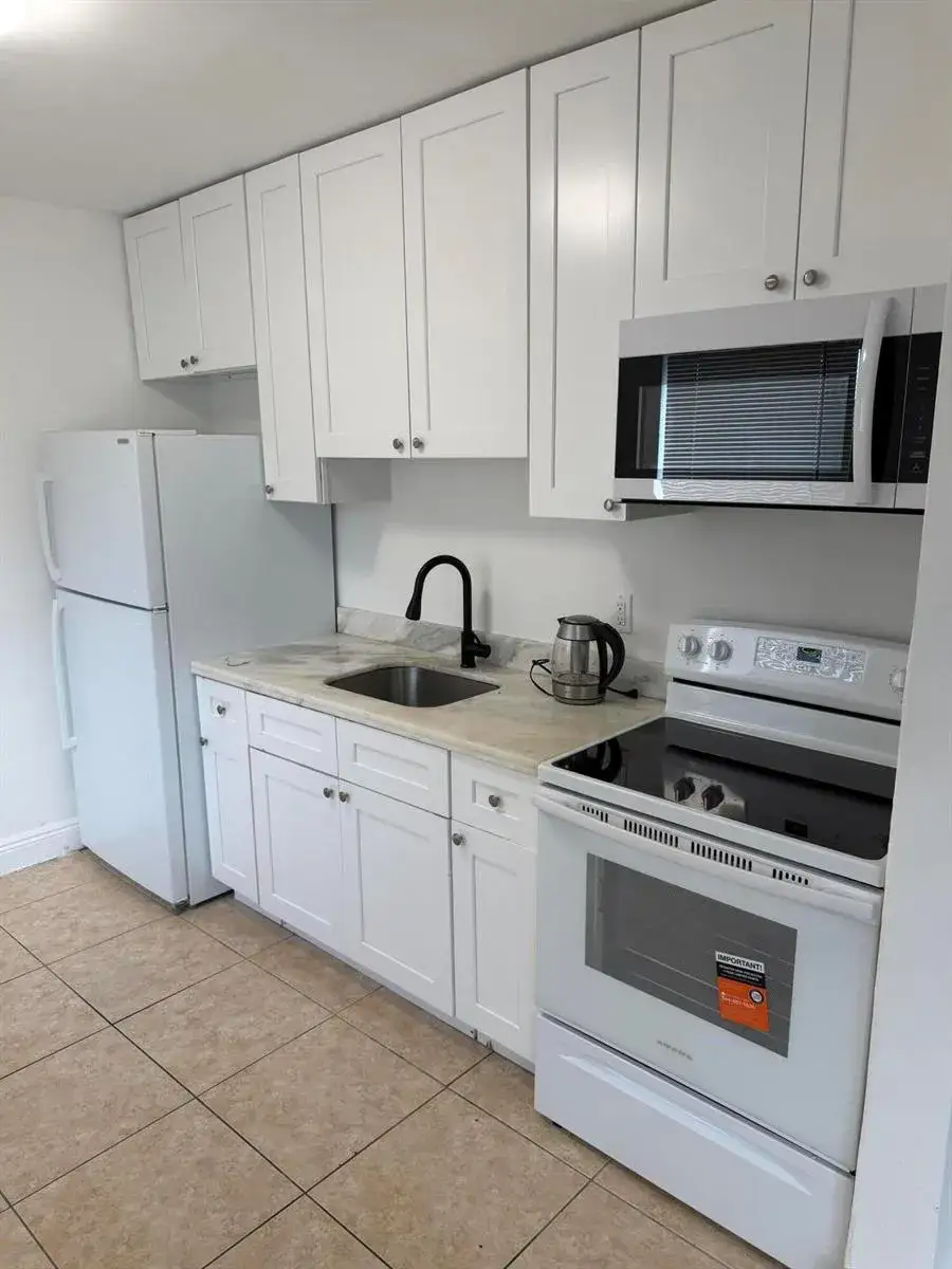 2 bedroom 1 bath Residential Lease for rent at 760 NW 4TH Street # 2, Hallandale Beach FL 33009