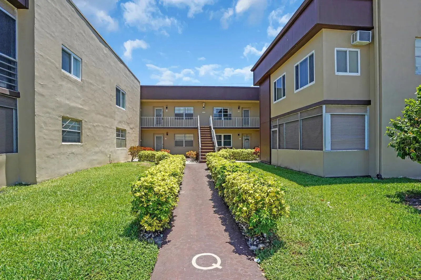 2 bedroom 2 bath Residential Lease for rent at 810 Burgundy Q, Delray Beach FL 33484