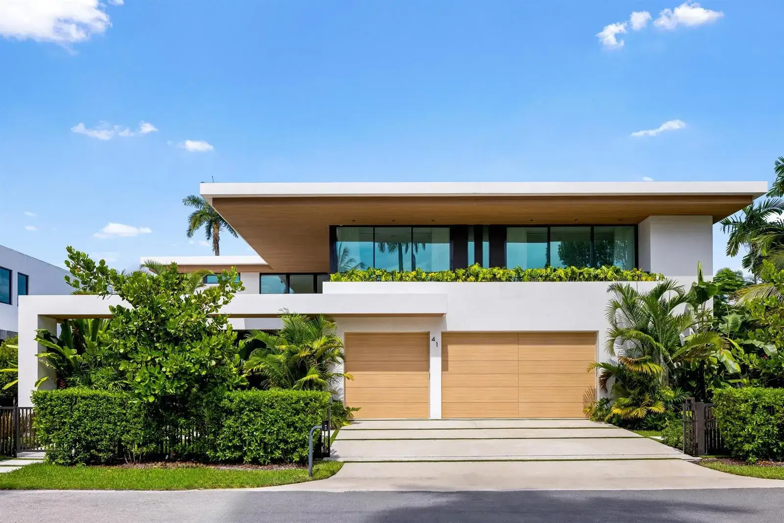 6 bedroom 7 bath Residential for sale at 41 NURMI Drive, Fort Lauderdale FL 33301