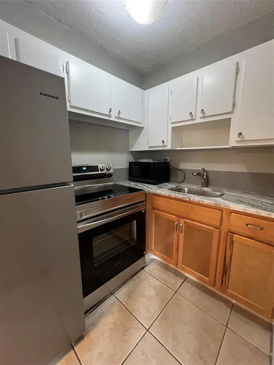1 bedroom 1 bath Residential Lease for rent at 2016 NE 17th Court # 4, Fort Lauderdale FL 33305