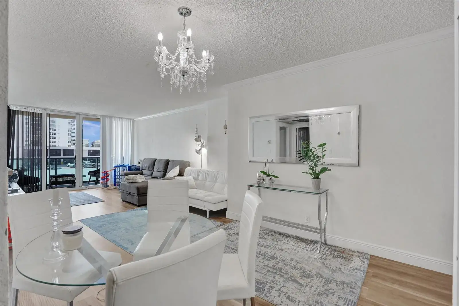 1 bedroom 1 bath Residential for sale at 2501 S OCEAN Drive # 338, Hollywood FL 33019