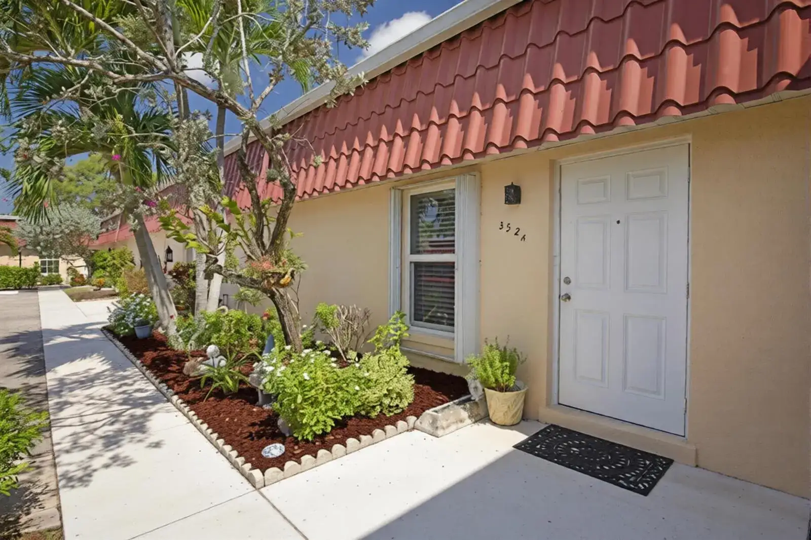 1 bedroom 1 bath Residential for sale at 352 Covered Bridge Boulevard # A, FL 33467