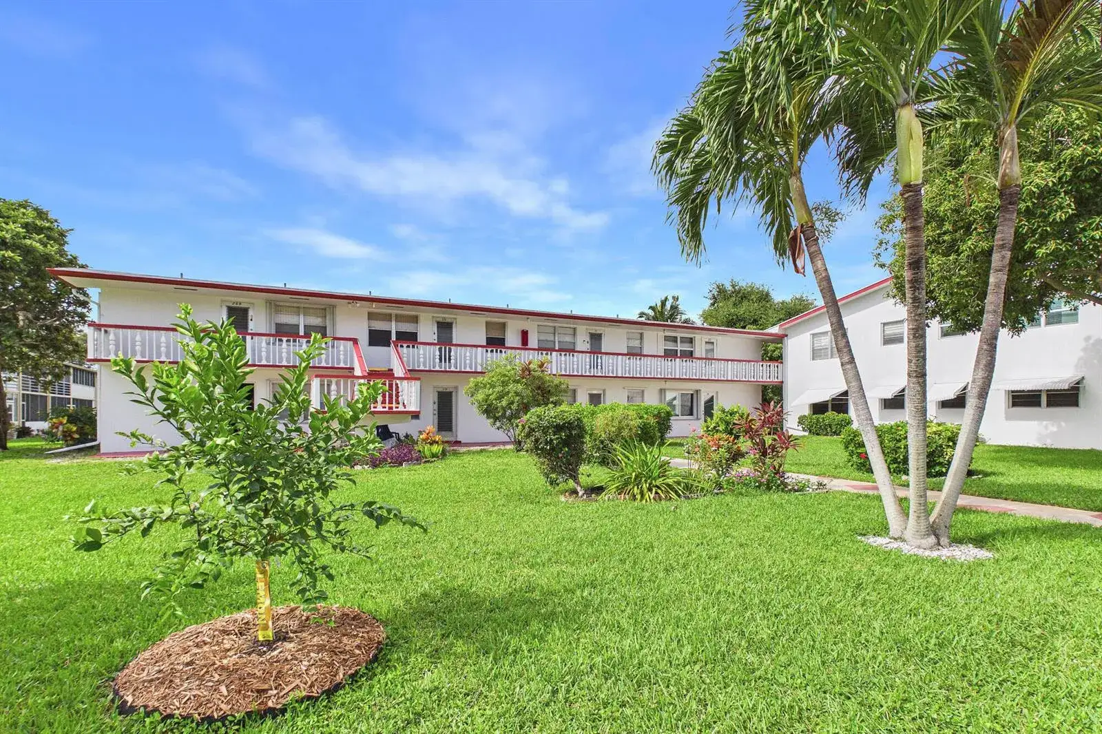 2 bedroom 1 bath Residential for sale at 272 NORTHAMPTON N, West Palm Beach FL 33417