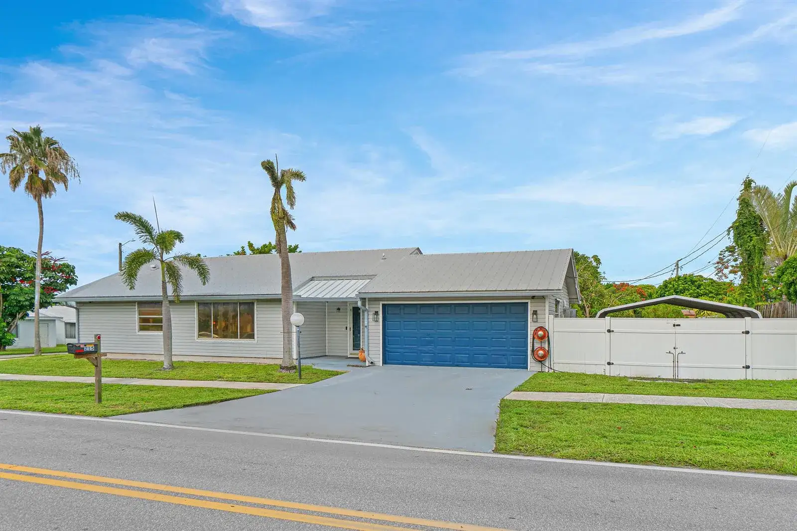 3 bedroom 2 bath Residential for sale at 215 SW 8TH Street, Boynton Beach FL 33426
