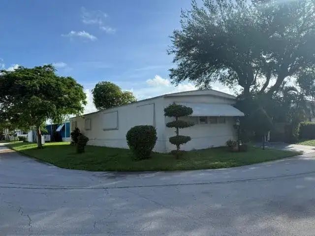 2 bedroom 2 bath Residential for sale at 1817 DOLPHIN Place, Deerfield Beach FL 33442