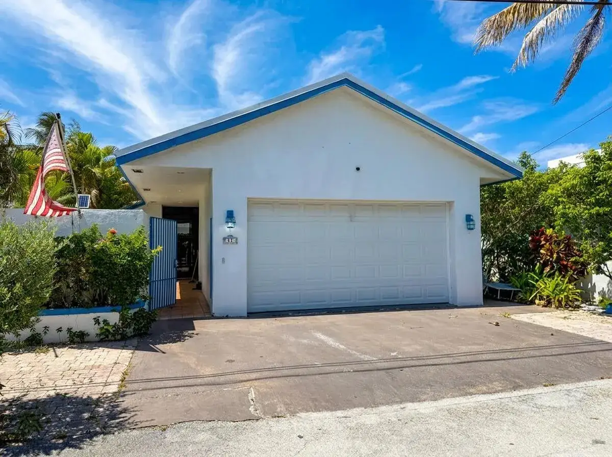 4 bedroom 4 bath Residential for sale at 11 SUNSET Lane, Lauderdale By The Sea FL 33062